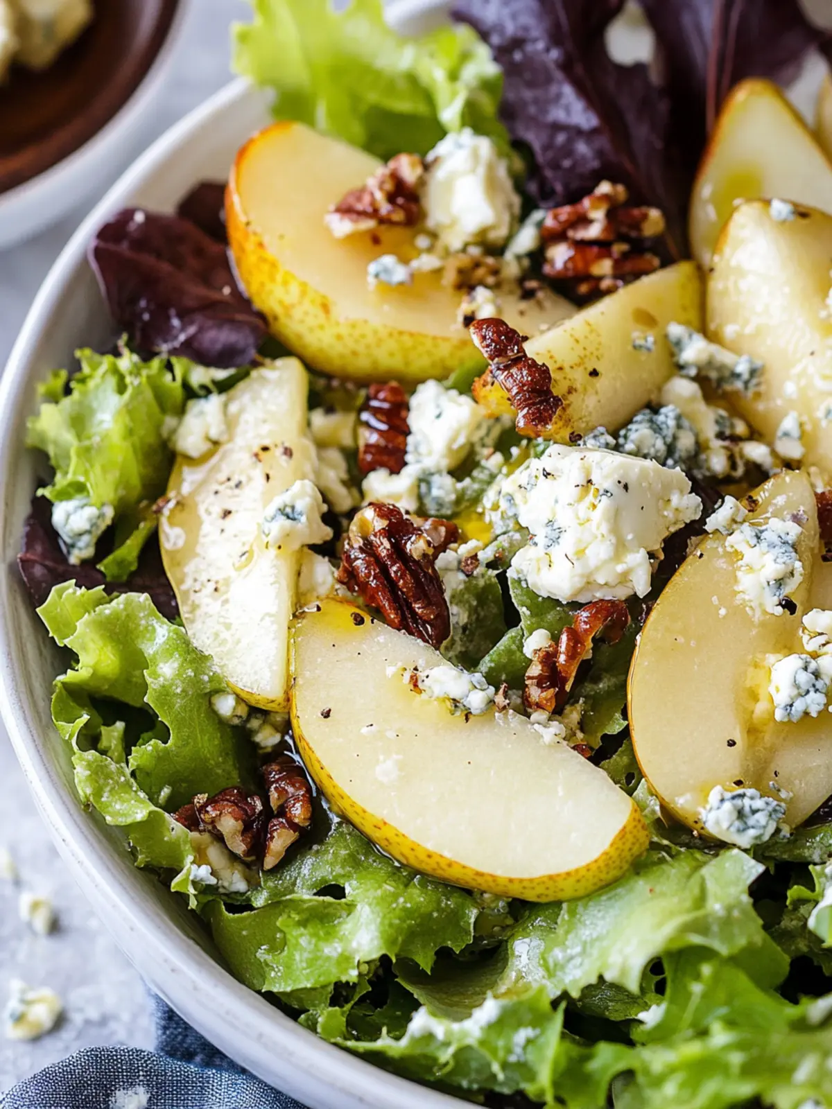Autumn Salad with Pears and Gorgonzola for Cozy Fall Nights 2 Autumn Salad with Pears and Gorgonzola