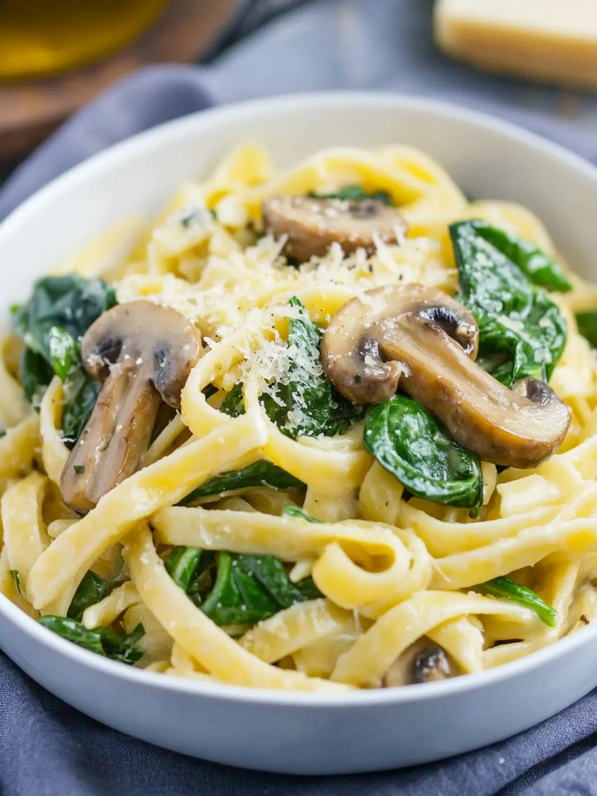 Garlic Parmesan Pasta with Spinach and Mushrooms